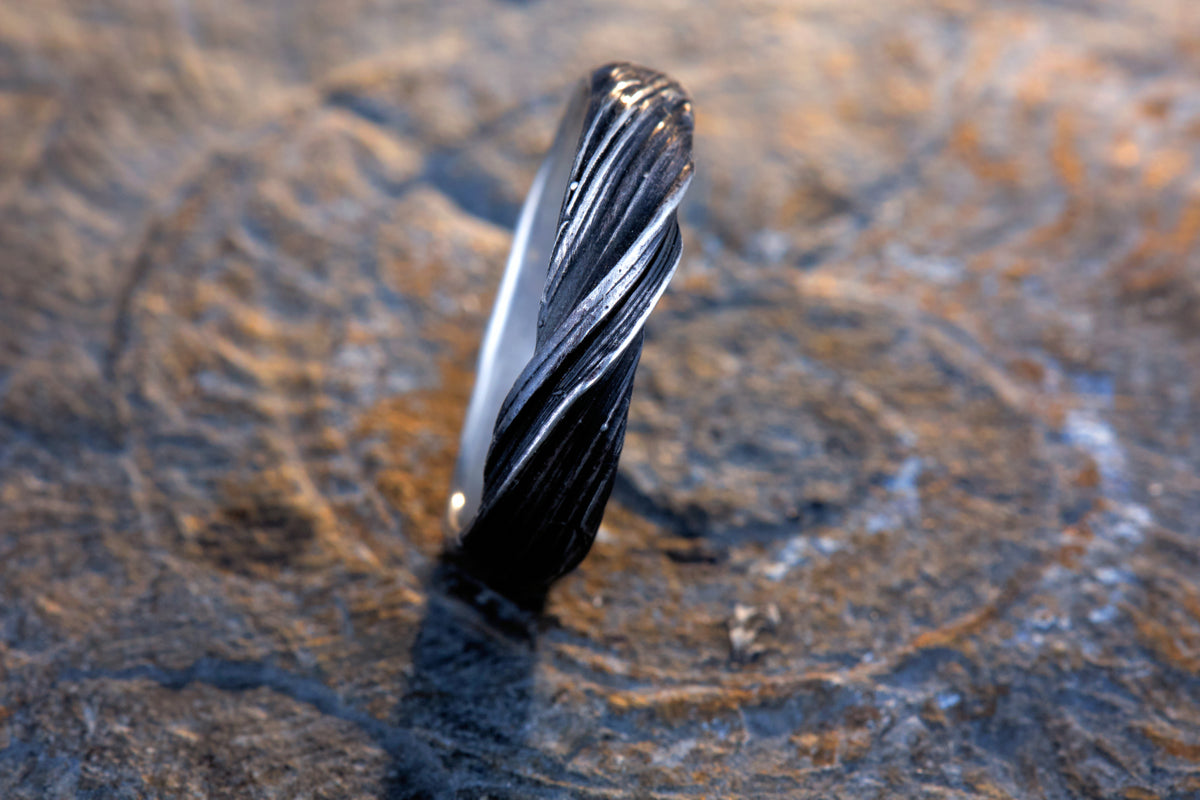 Kaugummi Ring No.4 | Handgefertigter Silberring | Mitsuro Hikime Wachstechnik | Holzmaserung Optik | Japanische Tradition | Schmuckring | Goldschmiede Deutschland