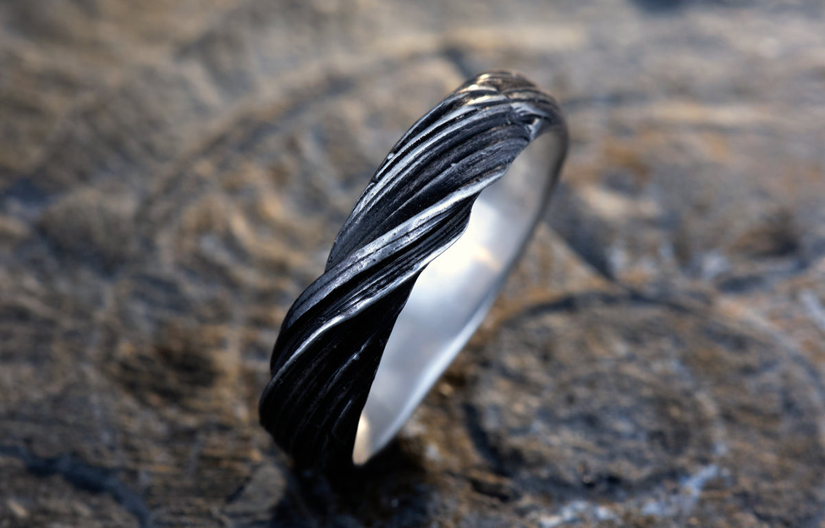 Kaugummi Ring No.4 | Handgefertigter Silberring | Mitsuro Hikime Wachstechnik | Holzmaserung Optik | Japanische Tradition | Schmuckring | Goldschmiede Deutschland