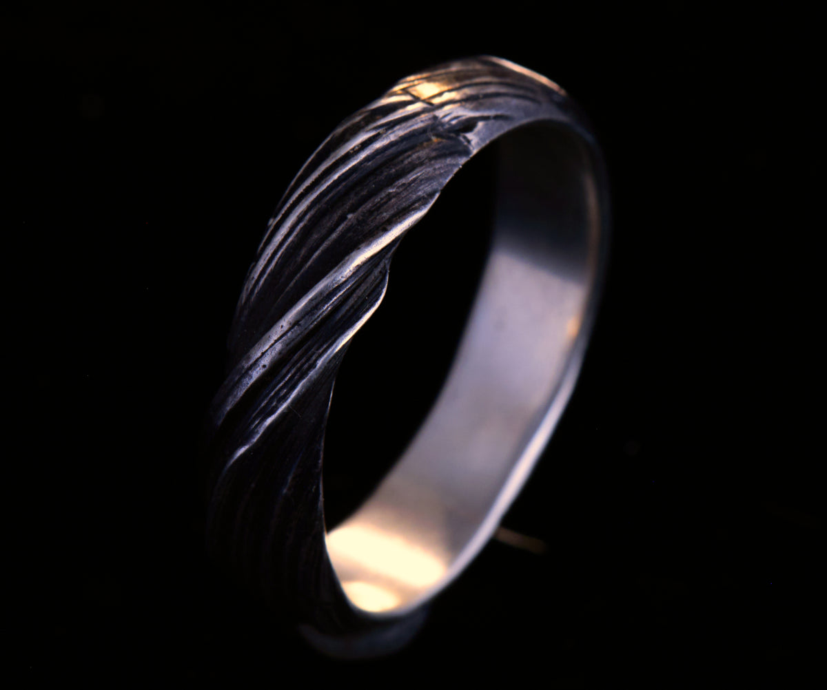 Kaugummi Ring No.4 | Handgefertigter Silberring | Mitsuro Hikime Wachstechnik | Holzmaserung Optik | Japanische Tradition | Schmuckring | Goldschmiede Deutschland