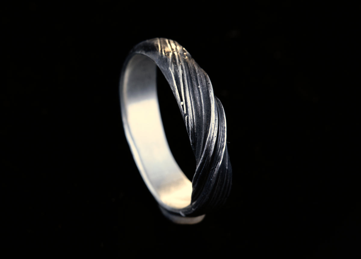 Kaugummi Ring No.4 | Handgefertigter Silberring | Mitsuro Hikime Wachstechnik | Holzmaserung Optik | Japanische Tradition | Schmuckring | Goldschmiede Deutschland