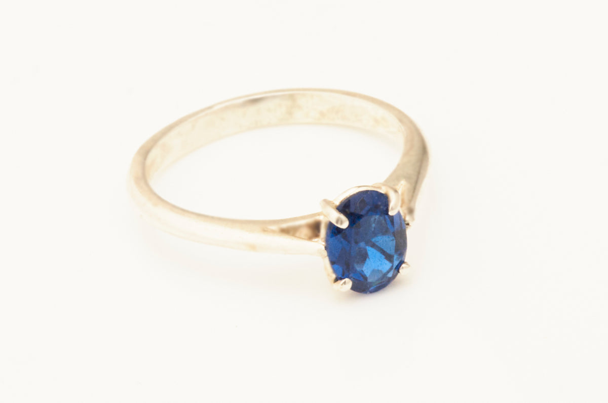 Ovaler Solitär Verlobungsring Saphier Synthese blau 8x6mm925 Silber Goldschmiede und Trauring Manufaktur Silberschweif www.gutms.live