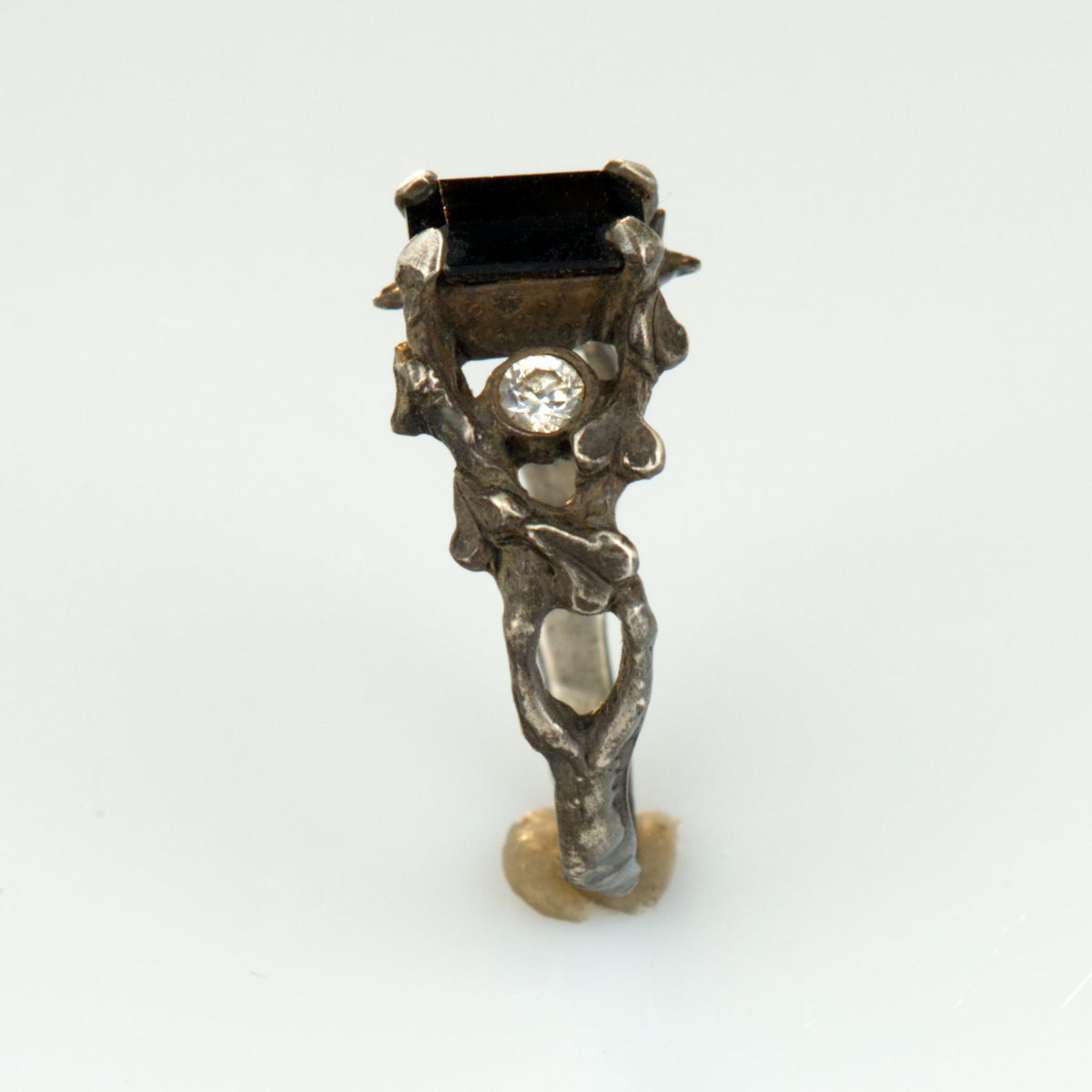 Gothic Verlobungsring "Efeu" aus 925 Silber mit schwarzem Spinell & Moissanit