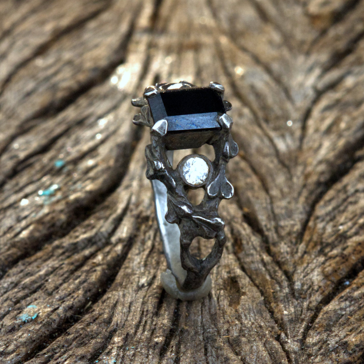 Gothic Verlobungsring "Efeu" aus 925 Silber mit schwarzem Spinell & Moissanit