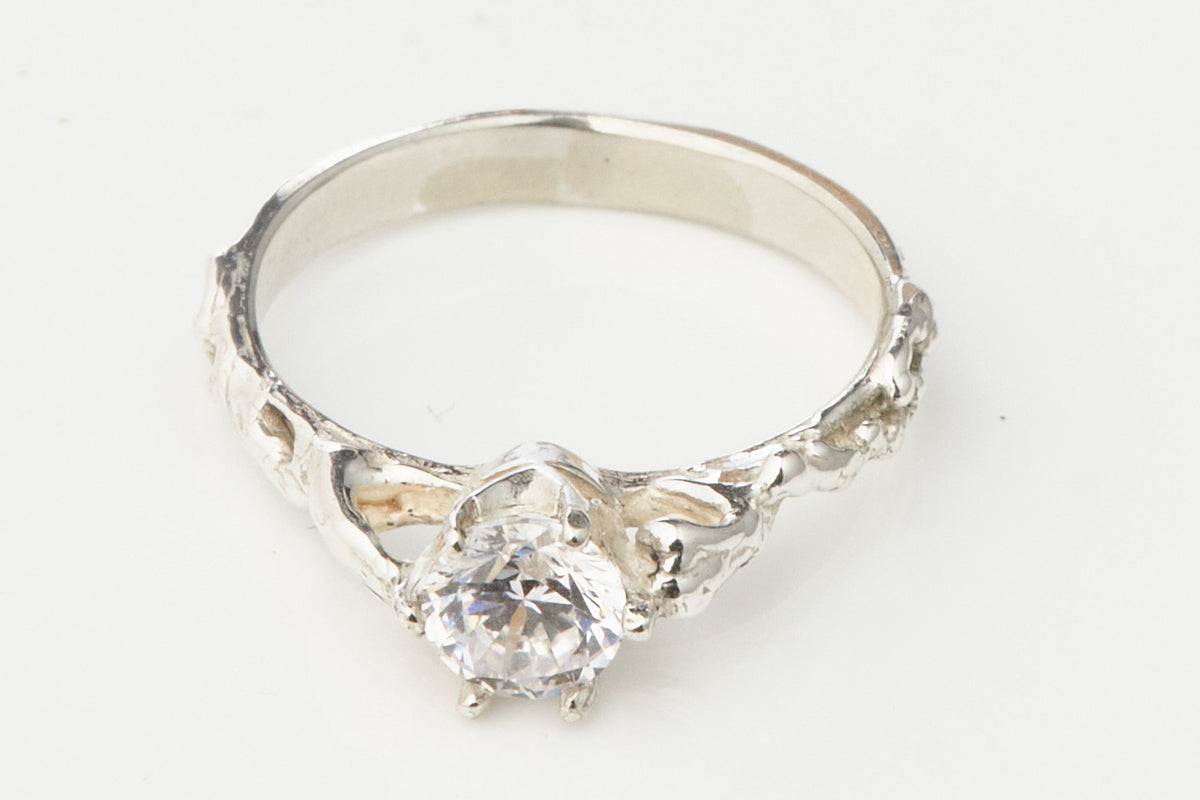 Verlobungs- und Solitär Ring mit Wellenmuster im japanischen Tatoo Stil 925 Silber