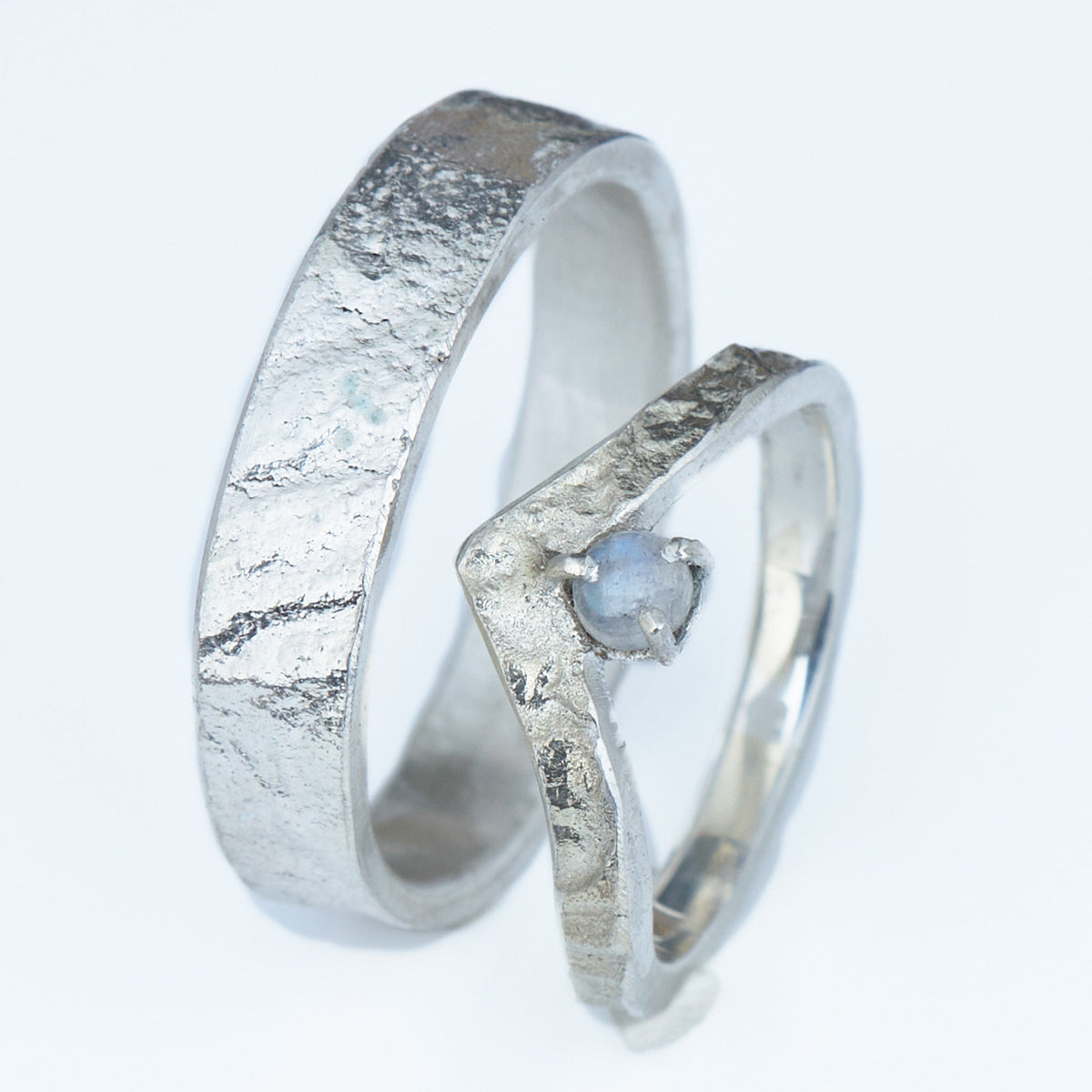 Wishbone Trauringe in retikuliertem 925 Silber matt