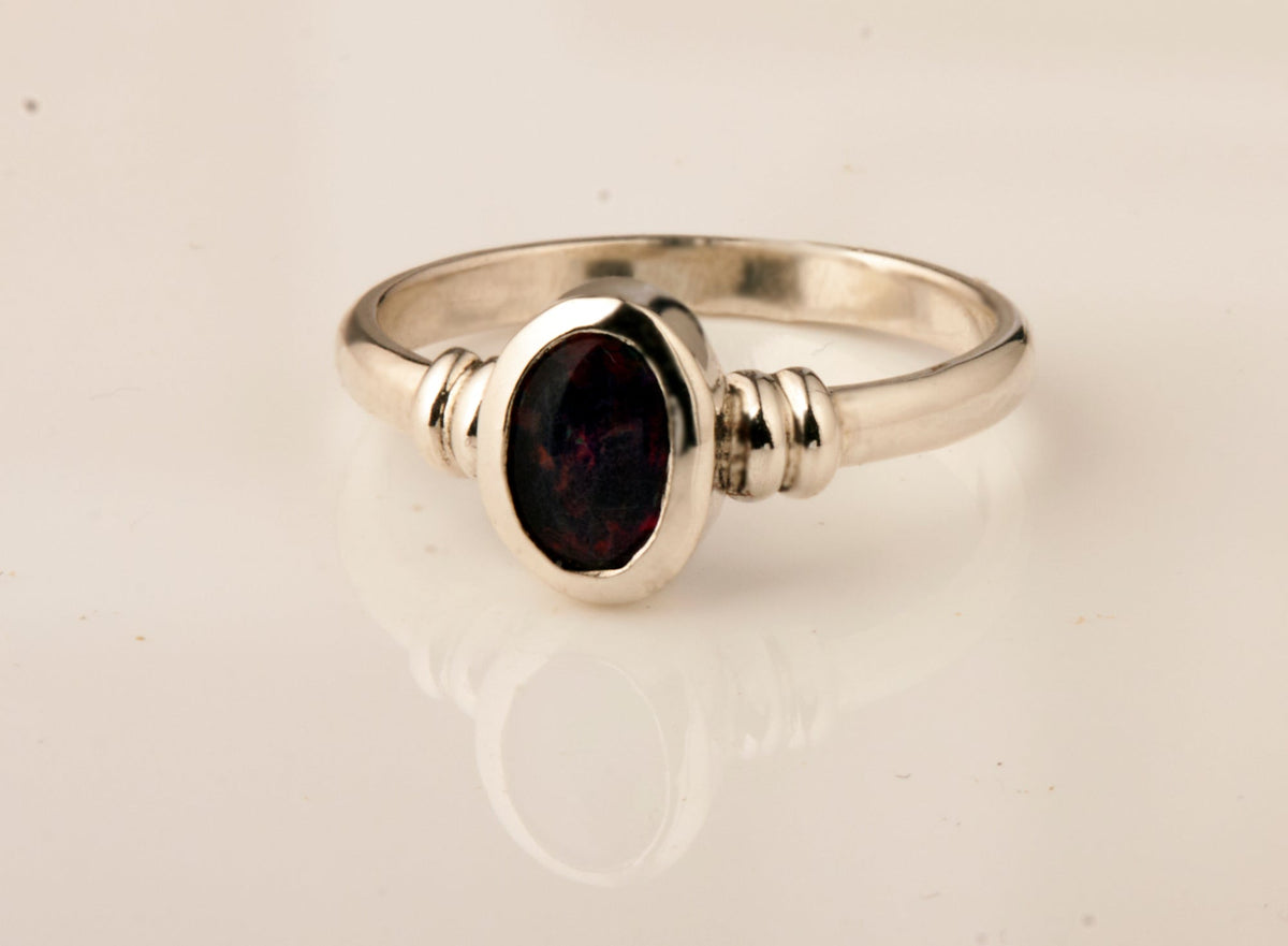 Ring mit ovalem Opal 8x6mm 925 Silber poliert schlicht und edel Goldschmiede und Trauring Manufaktur Silberscheif www.gutms.live