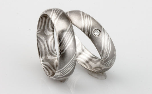 Mokume Gane Trauringe Silber und Palladium mit Streifen Paar - Goldschmiede Manufaktur Silberschweif