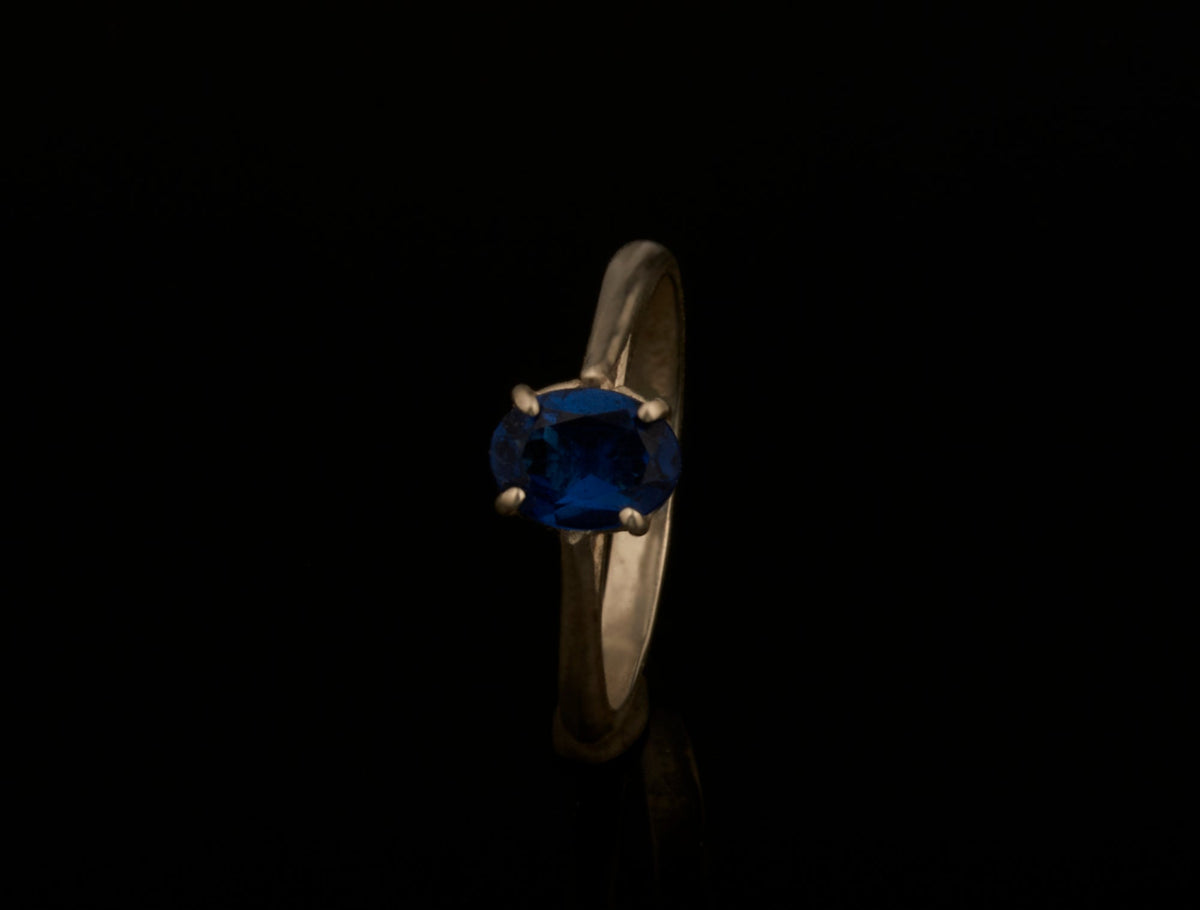 Ovaler Solitär Verlobungsring Saphier Synthese blau 8x6mm925 Silber Goldschmiede und Trauring Manufaktur Silberschweif www.gutms.live